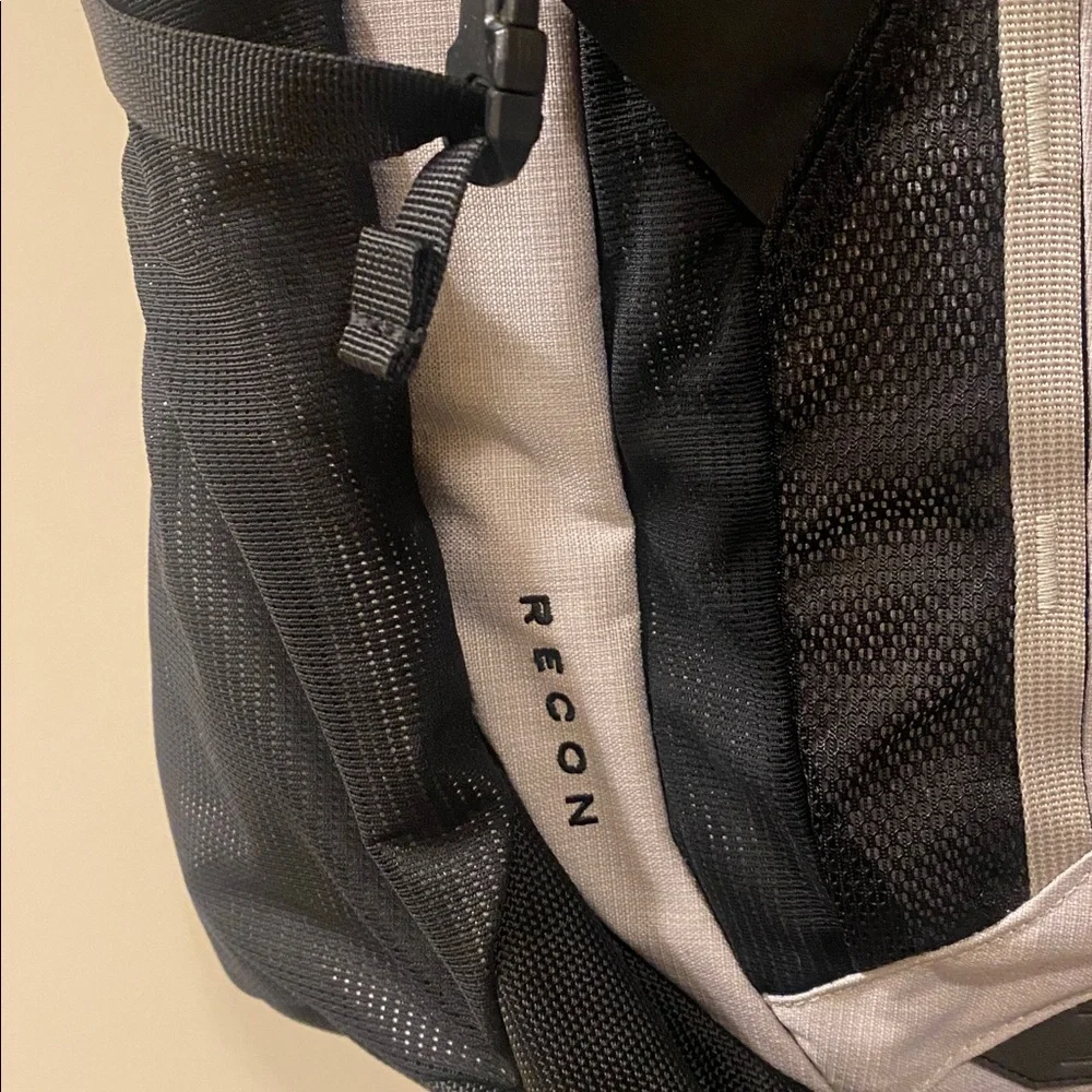 The North Face Recon Two-Tone Backpack - Picture 2 of 5